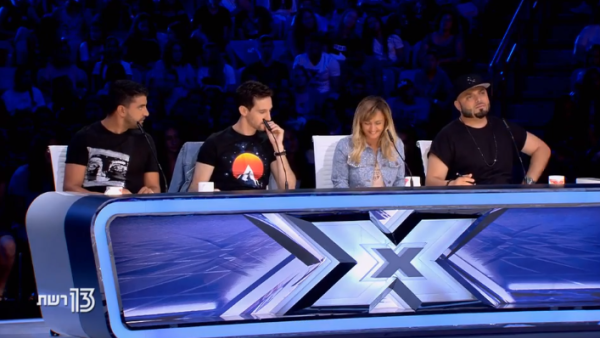 שר פחות מ10 שניות- ודורש פיצוים בסך מיליון ש"ח