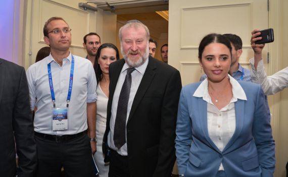 מנדבליט נגד חוק ההסדרה: "חוק בלתי חוקתי"