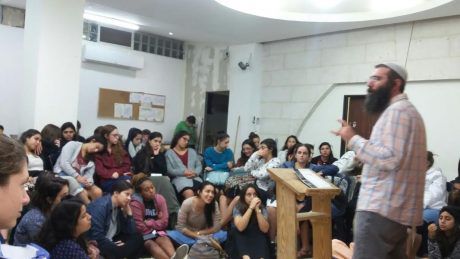 הוריי מתנגדים שאלמד תורה ביו"ש; מה עליי לעשות?