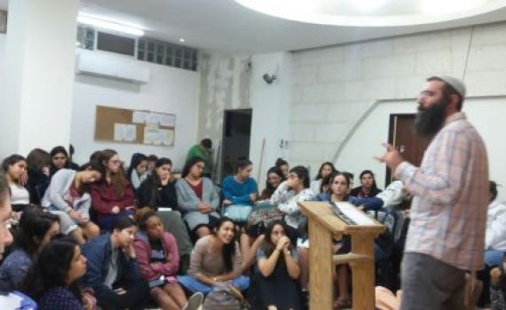 הוריי מתנגדים שאלמד תורה ביו"ש; מה עליי לעשות?