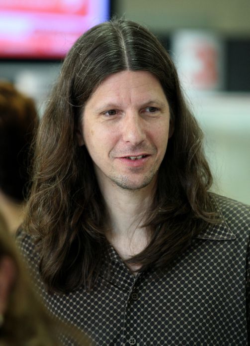 'קשוט עצמך': עימות בין יואב יצחק לכתב חדשות 2