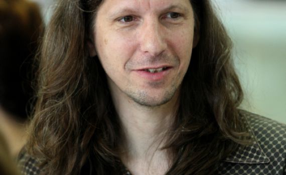 'קשוט עצמך': עימות בין יואב יצחק לכתב חדשות 2