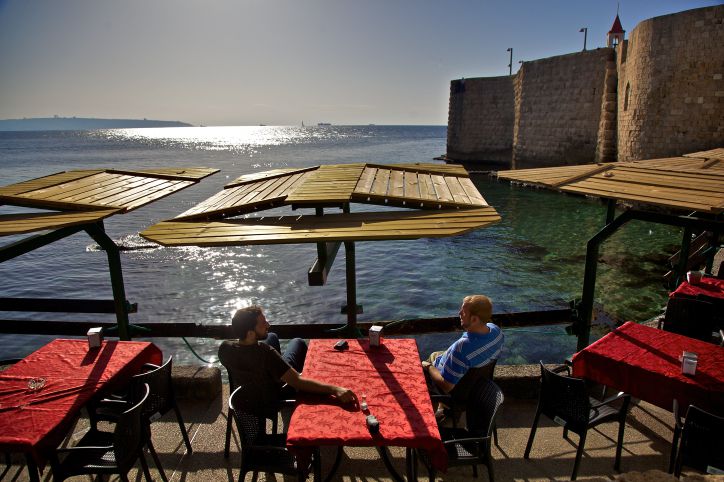 הוציא את פירות הים וסגר בשבת: "הרגשתי מלוכלך"