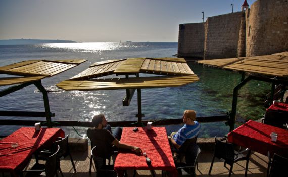 הוציא את פירות הים וסגר בשבת: "הרגשתי מלוכלך"