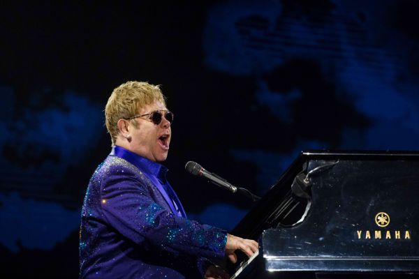 לעיניי הקהל: אלטון ג'ון זעם וקילל את הצוות שלו