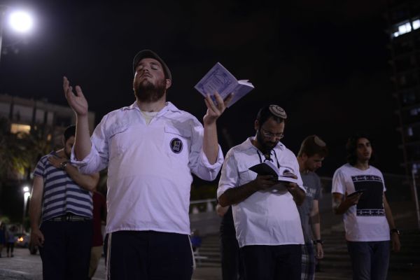 פקח עירוני פיזר את תפילת קבלת שבת של בני עקיבא