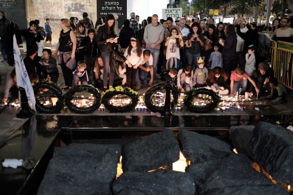 צפו: העצרת בכיכר לזכר יצחק רבין