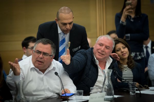 האזינו: ח"כ דודי אמסלם מותח את דוד ביטן ברדיו