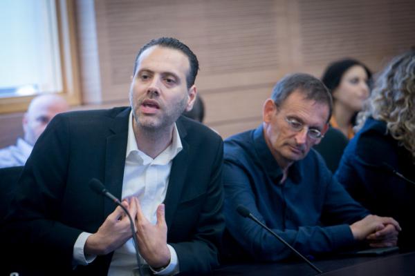 צפו: זוהר עונה לאורנה בנאי: "גבר צריך לחשוק באישה"