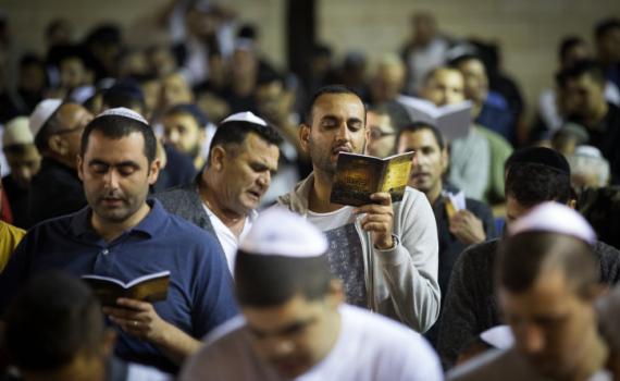 הזוי: אישר אמירת קדיש ופוטר מעבודתו