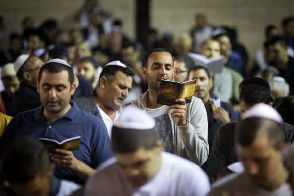 הזוי: אישר אמירת קדיש ופוטר מעבודתו