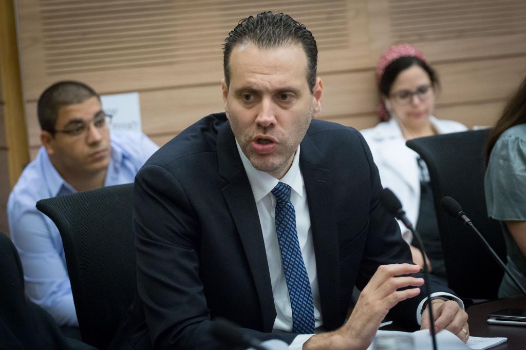 השדרן התנפל על ח"כ זוהר: "אתה חתיכת פחדן" • האזינו