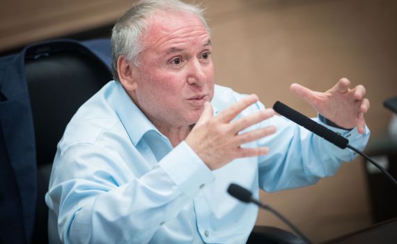 עימות בין הליכוד לחרדים; מתנגדים לשינוי ב"חוק המרכולים"