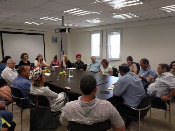 מנכ"ל רשות השירות הלאומי-אזרחי פועל להסדרת תנאי הקומונריות