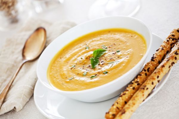 לא רק בקור: מתכון למרק כתום עם טוויסט