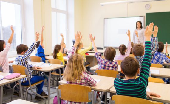 האם מותר לי ללמד בנים בגילאי חטיבה ותיכון?