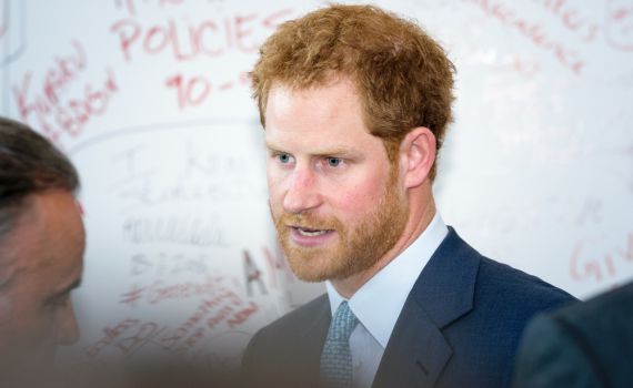 תגידו מזל טוב למלכה: הנסיך הארי התארס