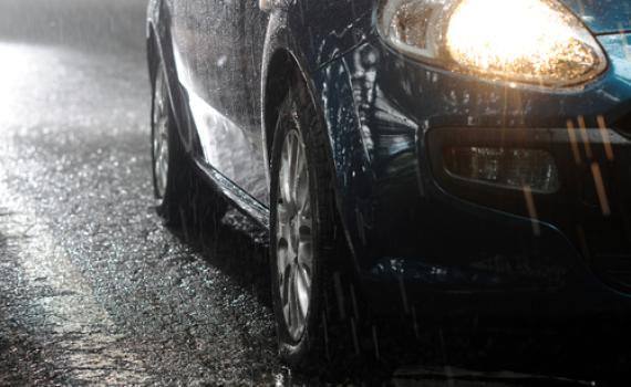 מהיום: חובה להדליק אורות ברכב גם ביום; ומה הקנס?