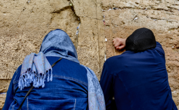 קיבלה גט בתנאי שלא תתלונן על אונס