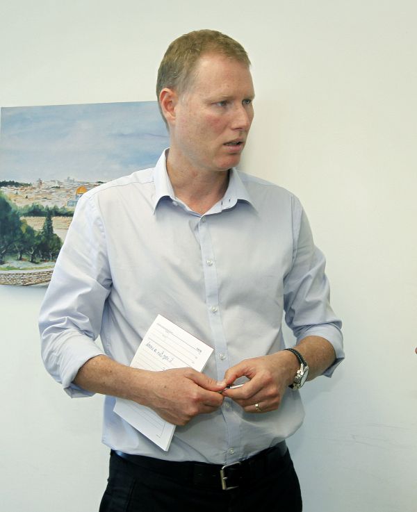 דוברו של ראש הממשלה יסיים השבוע את תפקידו