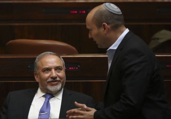 בנט נגד ליברמן: "מי שרוצה מדיניות ימין- שלא יתקרב"