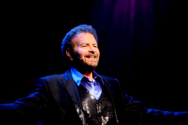 יחד עם דודו פישר: ריקוד עם ראשון הרוקד את זיכרון השואה