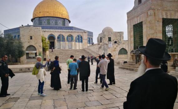 לראשונה אחרי 20 שנה, הרב מלמד עלה להר הבית