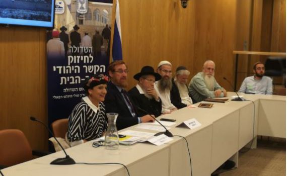 גליק ומועלם לרבנות: "לבחון מחדש עליה להר הבית"