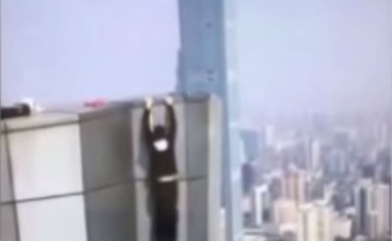 טרגדיה: כוכב רשת נפל אל מותו בזמן שצילם סרטון