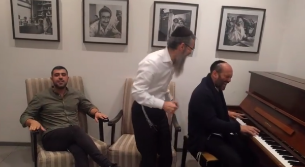 צפו: כשגדולי המוזיקה היהודית באורות של חנוכה