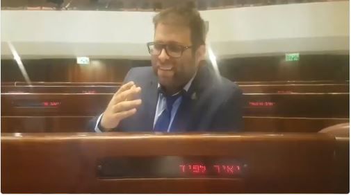 צפו: אורן חזן בחיקוי 'גדול' של יאיר לפיד