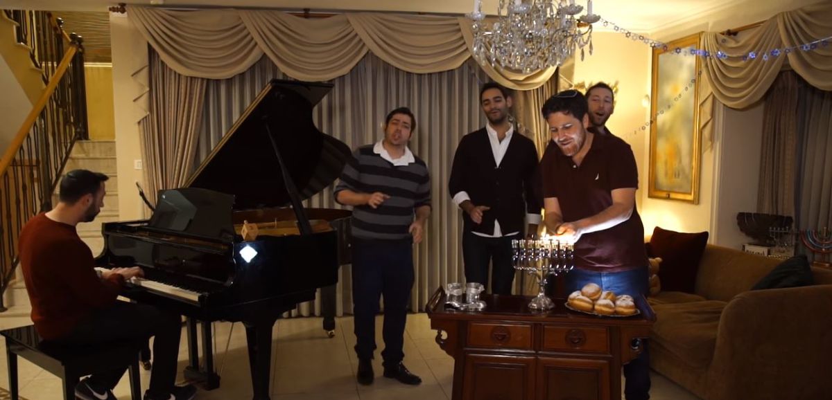 לראשונה: כיפה לייב מלחינה מחדש את 'הנרות הללו'