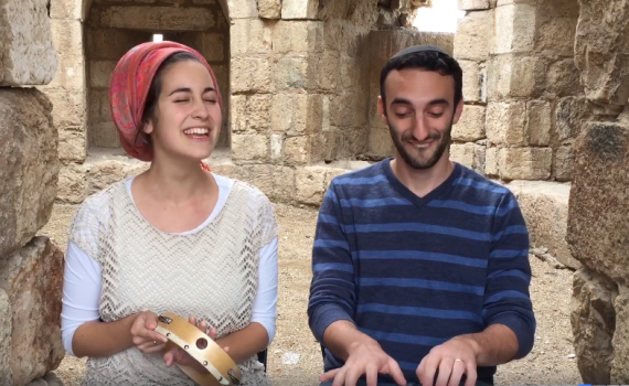 צפו: יונינה במאש-אפ חנוכה חגיגי