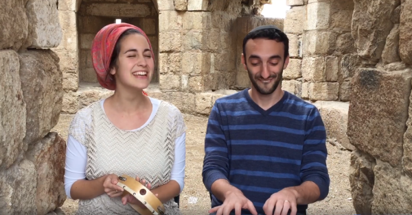 צפו: יונינה במאש-אפ חנוכה חגיגי