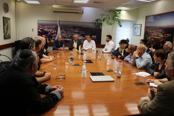 כחלון: "ממשלת ישראל לא תפקיר את עובדי טבע"