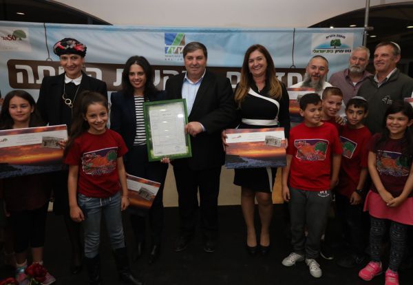 "כאיש תנועת העבודה, אני גאה בקשר לגוש עציון"