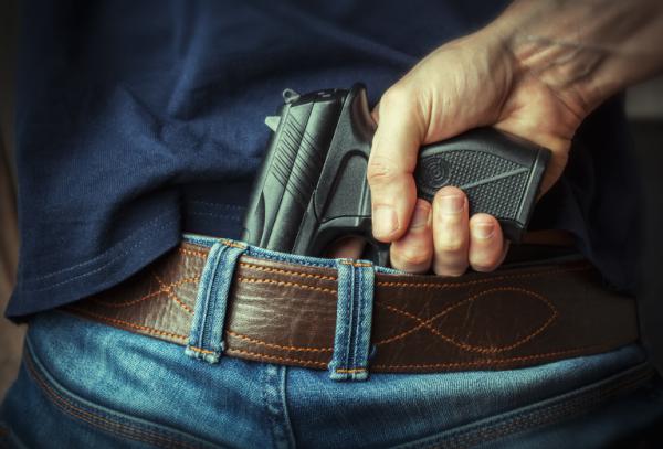 סריקות נרחבות אחרי אלמוני שניסה לחטוף נשק