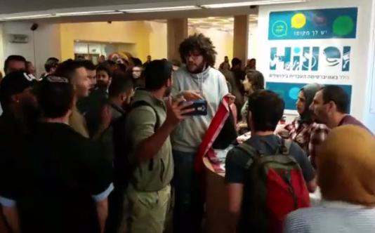 צפו: עימות אלים בין סטודנטים יהודים וערבים