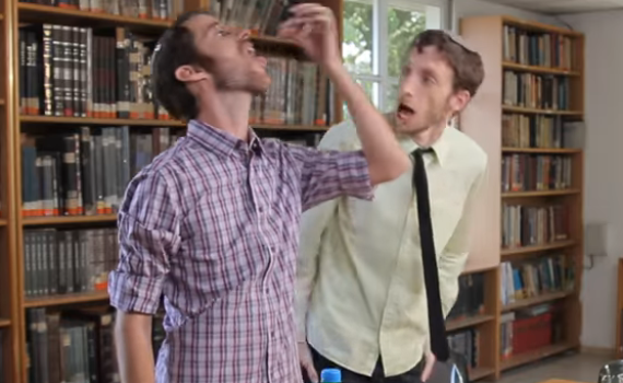 צפו: פרק 5: 'ישיבת הנהלה' – הסדרה של אנדרדוס