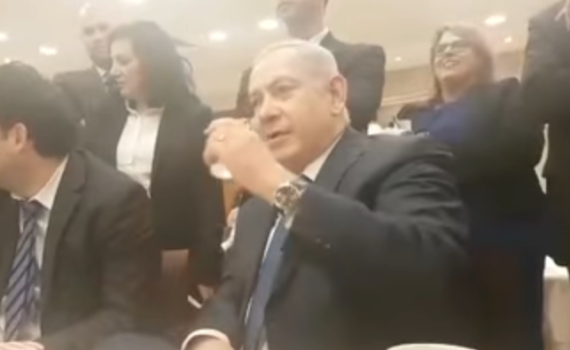 צפו: ראש הממשלה נתניהו מריץ צחוקים במזנון הכנסת