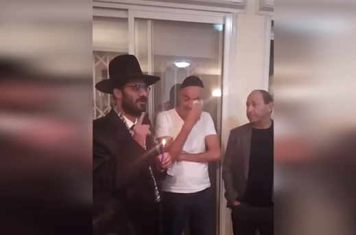 צפו: נוחי דנקנר ורמי לוי אצל "מקובל" חדש