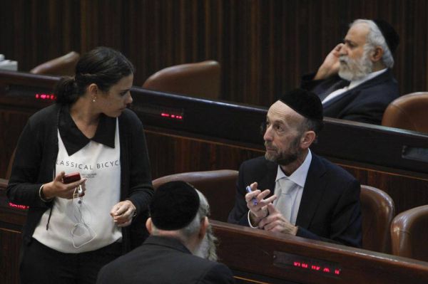 מקלב תוקף: הבית היהודי? "לא פועלים למען השבת"