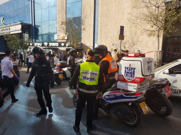 פיגוע דקירה: מאבטח נפצע קשה מאד בירושלים