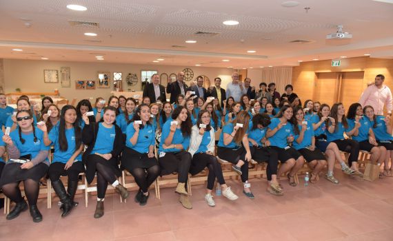 לראשונה: מתנדבי השירות ילכו עם סיכות "מתנדב"