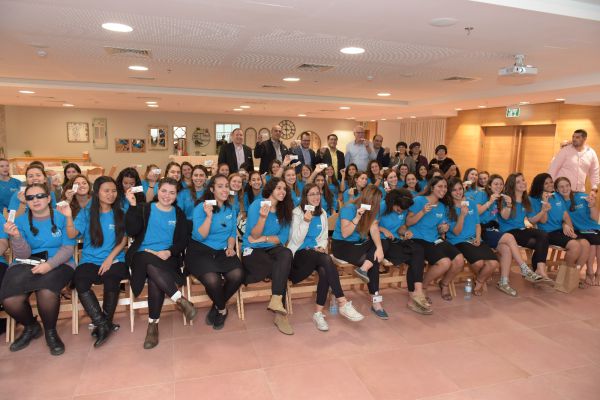 לראשונה: מתנדבי השירות ילכו עם סיכות "מתנדב"