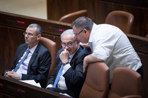 קואליציה על פרשת דרכים; חוק ההמלצות נדחה