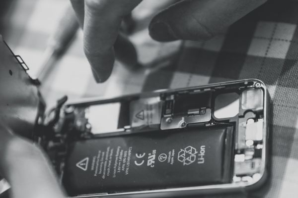 מפתחי הסוללות הנטענות לסמארטפון זכו בפרס נובל