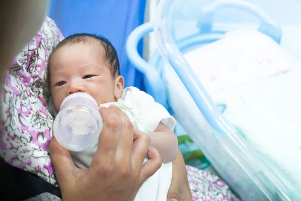 שו"ת: עד איזה גיל מותר להניק?