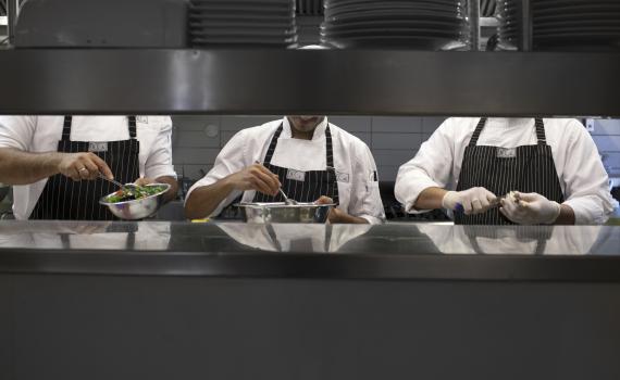 שיר של אש ושל קרח|ביקורת מסעדה