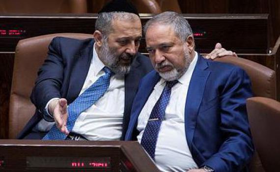 בשל הקושי לייצר רוב; חוק המרכולים יידחה